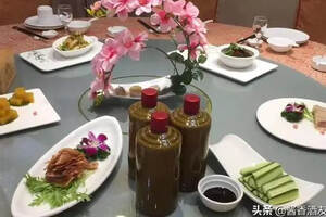 為什么現在出去喝酒都是自己帶酒，都不會在外邊飯店或超市買呢？