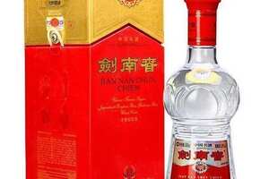 劍蘭春酒價格表52度濃香型白酒，劍南春名氣下降品質不變有檔次