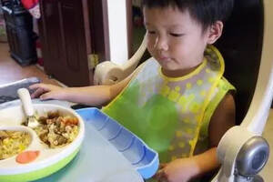 父母別再給孩子吃這“兩種飯”了，不僅增加腸胃負擔，還影響發育