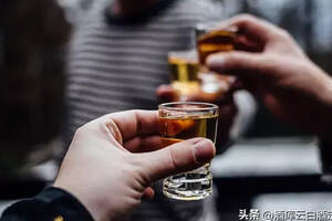 白酒知識丨搖晃酒瓶，酒花持續時間越長說明越是純糧好酒？