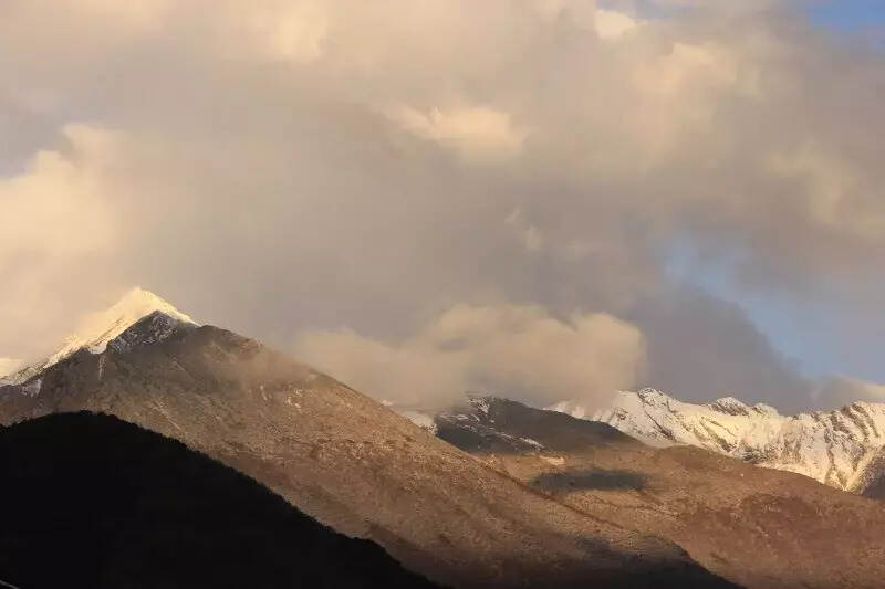 在海拔5013米的米拉山口掛經幡為親人祈福-西藏萬里行之八