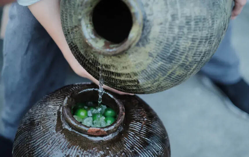 這種自釀硬核酒，你家里肯定也有一壇