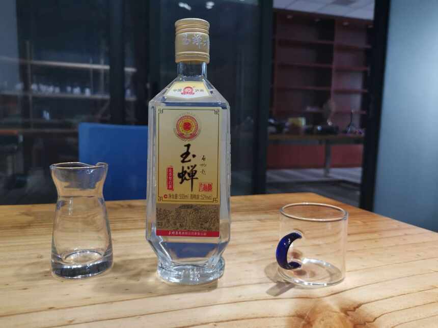 中國酒友很無助！除了勾兌就是貼牌，老酒鬼：這三點要記好