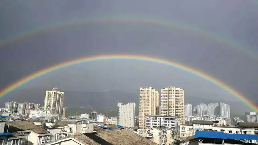 有一種天空藍叫仁懷，有一種彩虹在酒都