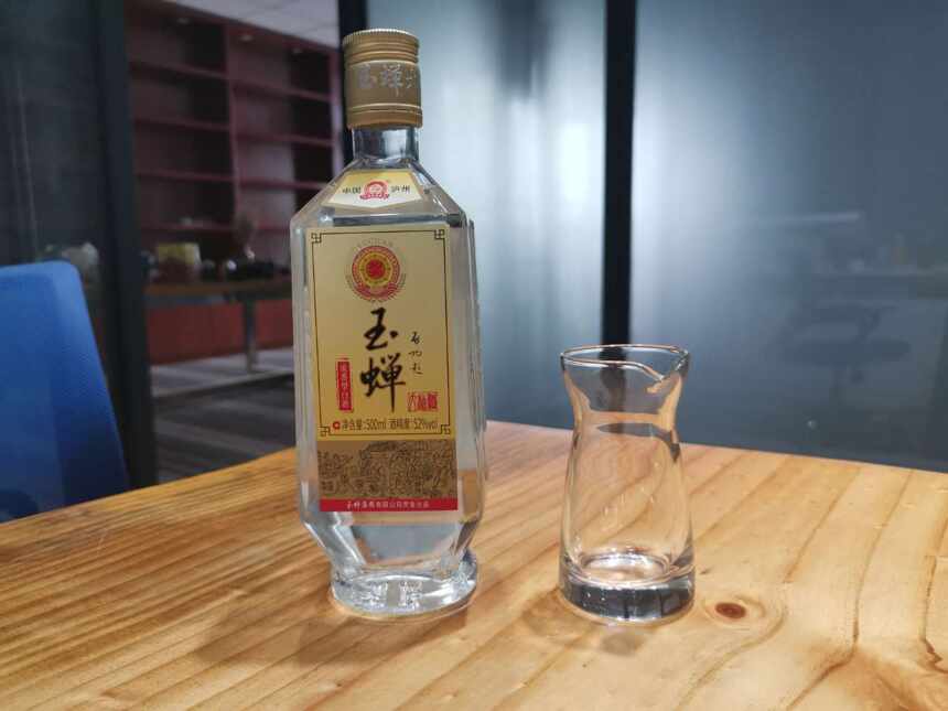 天氣變冷，不知道喝啥酒？這2款白酒別錯過，都是百里挑一的好酒