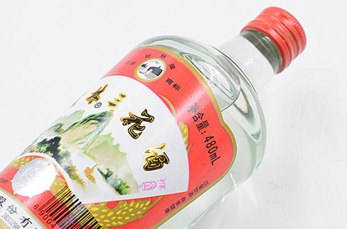 光瓶酒中的“八仙”都是精品純糧，經濟實惠，可惜好多人不識貨