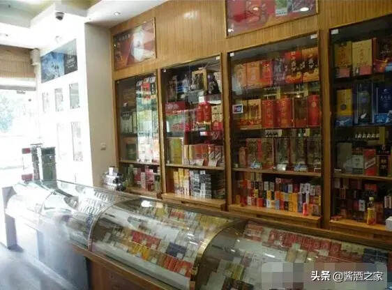 致敬，煙酒店的老板