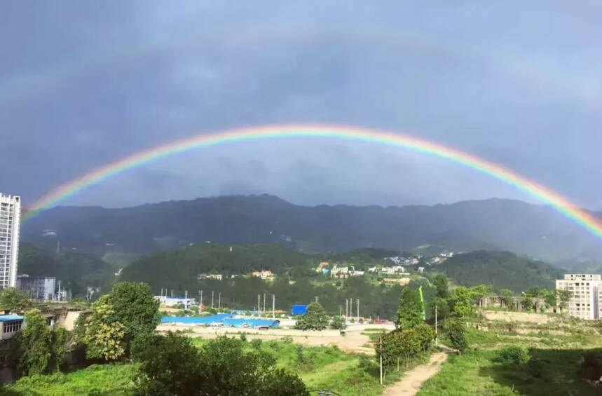 有一種天空藍叫仁懷，有一種彩虹在酒都