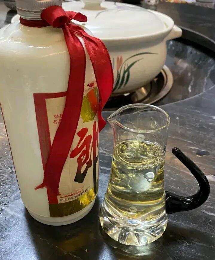 品鑒91年的老酒，1萬元的珍品茅臺，3000元的郎酒，1000元武陵酒