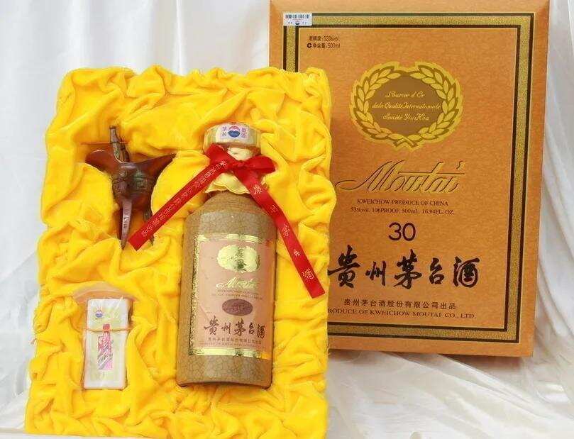 喜歡醬酒，就每年存點好酒，兒娶女嫁和五十歲后讓生活多點樂趣