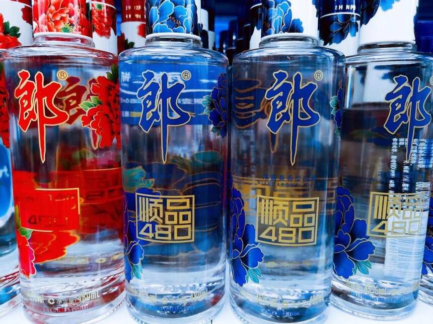 中國4大“光瓶白酒”，真正好喝又便宜，都是不含添加劑的純糧酒