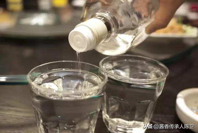 發黃的白酒一定是好酒、老酒么？