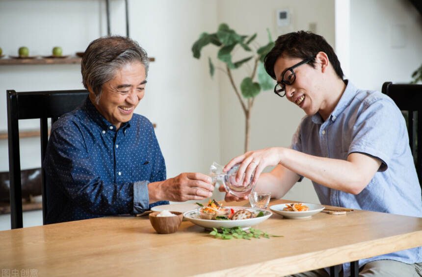 天氣變冷，不知道喝啥酒？這2款白酒別錯過，都是百里挑一的好酒