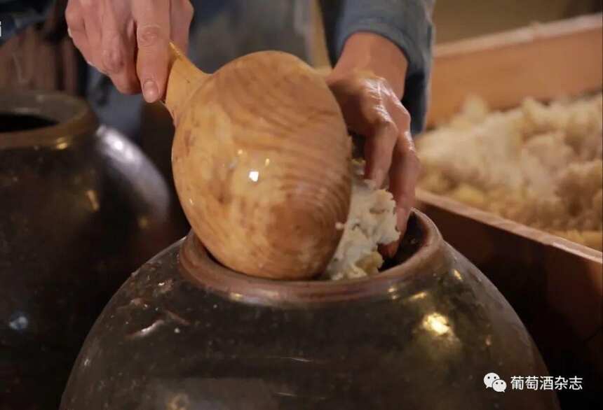 聽到“廣東無好酒”這句話，玉冰燒笑了笑