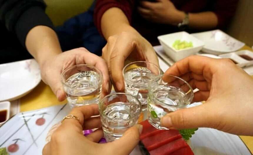 河南白酒旗艦、“低度酒鼻祖”張弓未來路在何方？酒友：前途渺茫