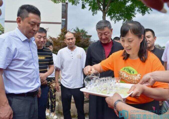 著名歌唱家韓磊贊譽金獎湄窖