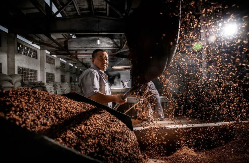 貴州“落魄”名酒：輝煌時期比肩茅五洋，卻一步步把自己作沒了