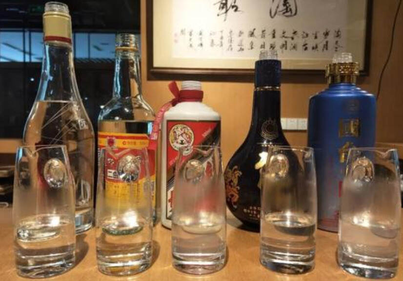 茅臺集團“酒墻”的酒，一杯就抵一個月工資，最貴的價格堪比豪車