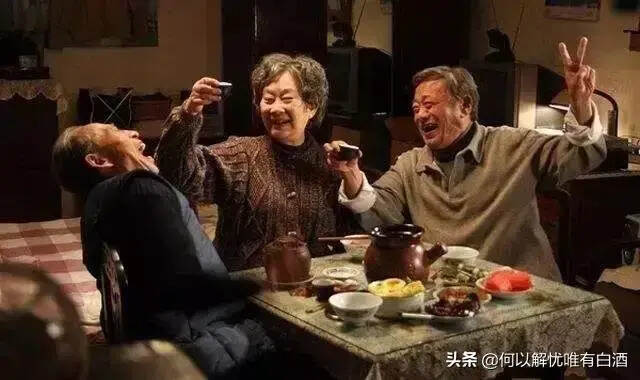 為什么有些人只喝醬酒？醬香型白酒到底有什么秘密？