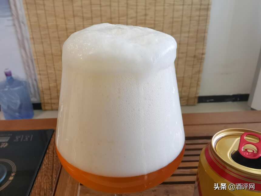 喝啤酒還在對瓶吹嗎？快停下，別再糟蹋啤酒了