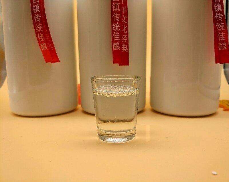 有辛辣和微苦的白酒，是不是純糧的？