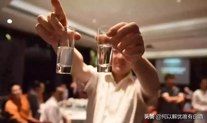 學會其中一招就可以輕松鑒別純糧酒與酒精勾兌酒