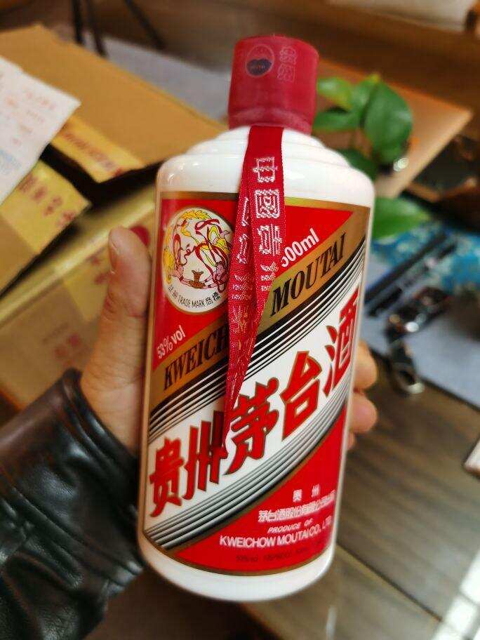 今天鑒定是后封箱的假茅臺，裝箱單是假的，但是瓶子和瓶蓋都真的