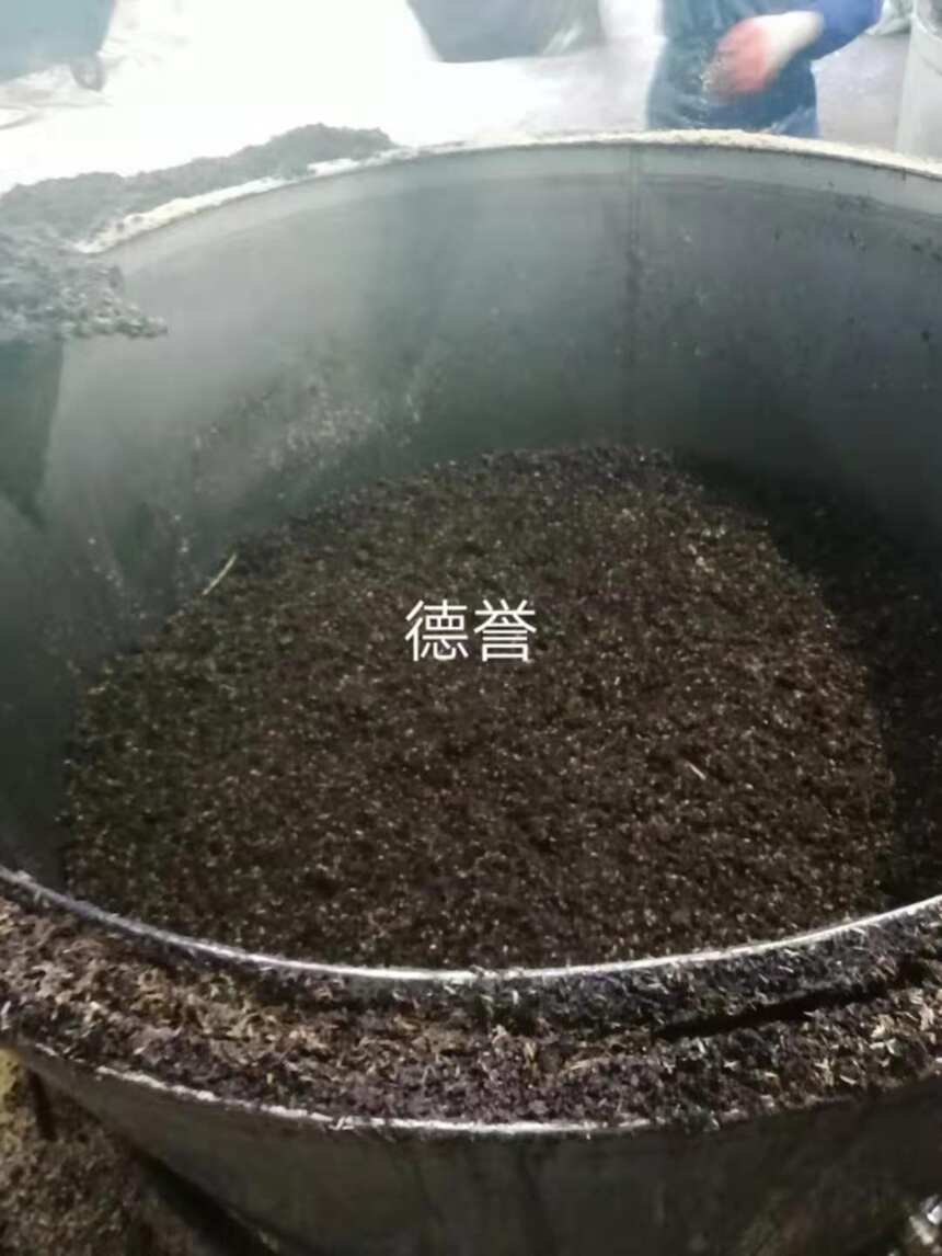 為什么茅臺鎮酒廠看不到堆積如山的酒糟呢？聞不到酒糟味？