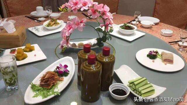 為什么現在出去喝酒都是自己帶酒，都不會在外邊飯店或超市買呢？