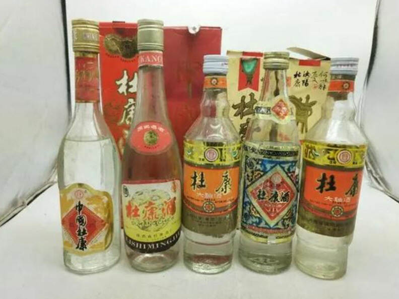 曾引五糧液茅臺前來偷師，如今卻混到停產清算，張弓酒因何隕落？