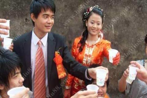 結婚的時候新婚夫妻敬酒需要注意什么？