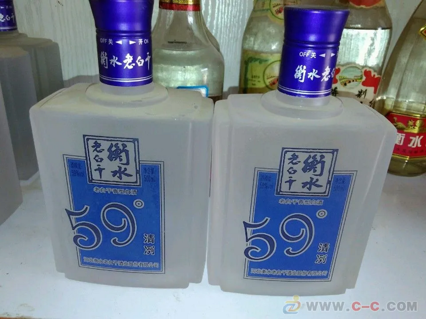 都是二鍋頭酒，“紅星”和“牛欄山”哪一個更好？行家：各有千秋