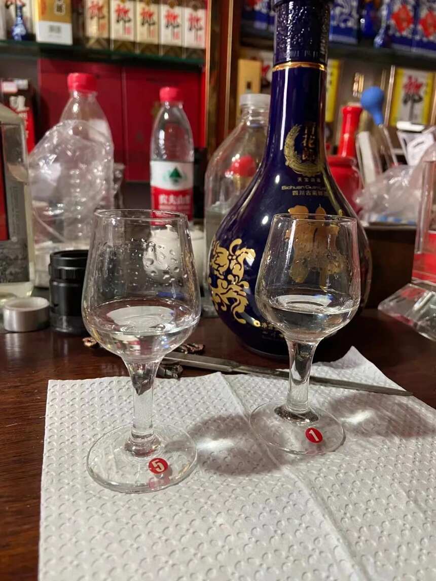 識別醬香美酒。這一條一定造不了假