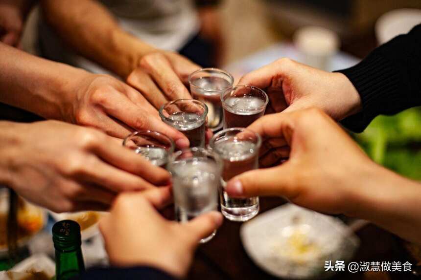 國慶酒桌“6大禁忌”新鮮出爐，酒場老手：奉勸別做，小心得罪人