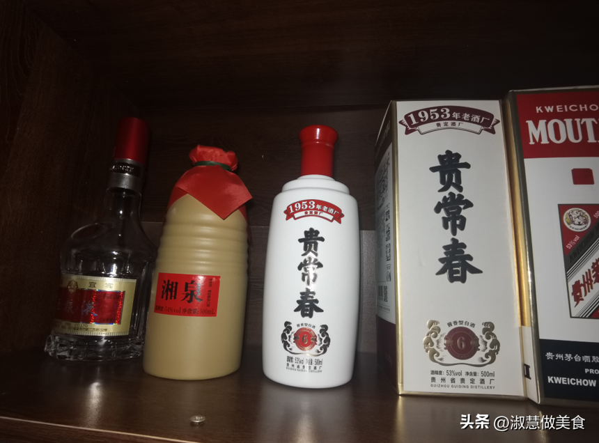 太離譜！成本幾塊錢的酒水，包裝后竟賣到幾百上千塊，咋做到的？