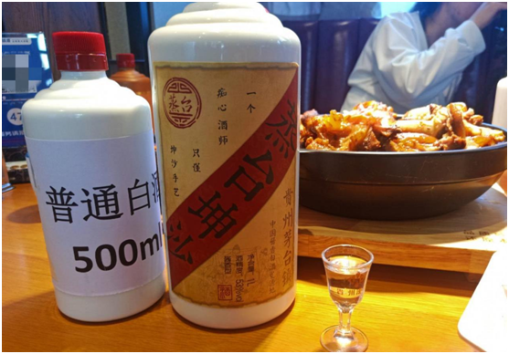 去四川，老酒友不喝沱牌酒，卻專挑這3款白酒，當地人：真是會喝