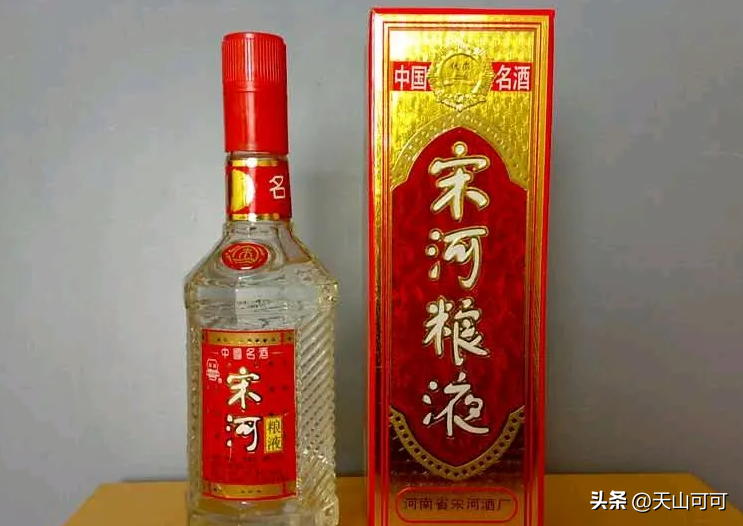 河南退休大爺曬出自己的酒柜，幾十款酒眼花繚亂，卻沒有一款名酒