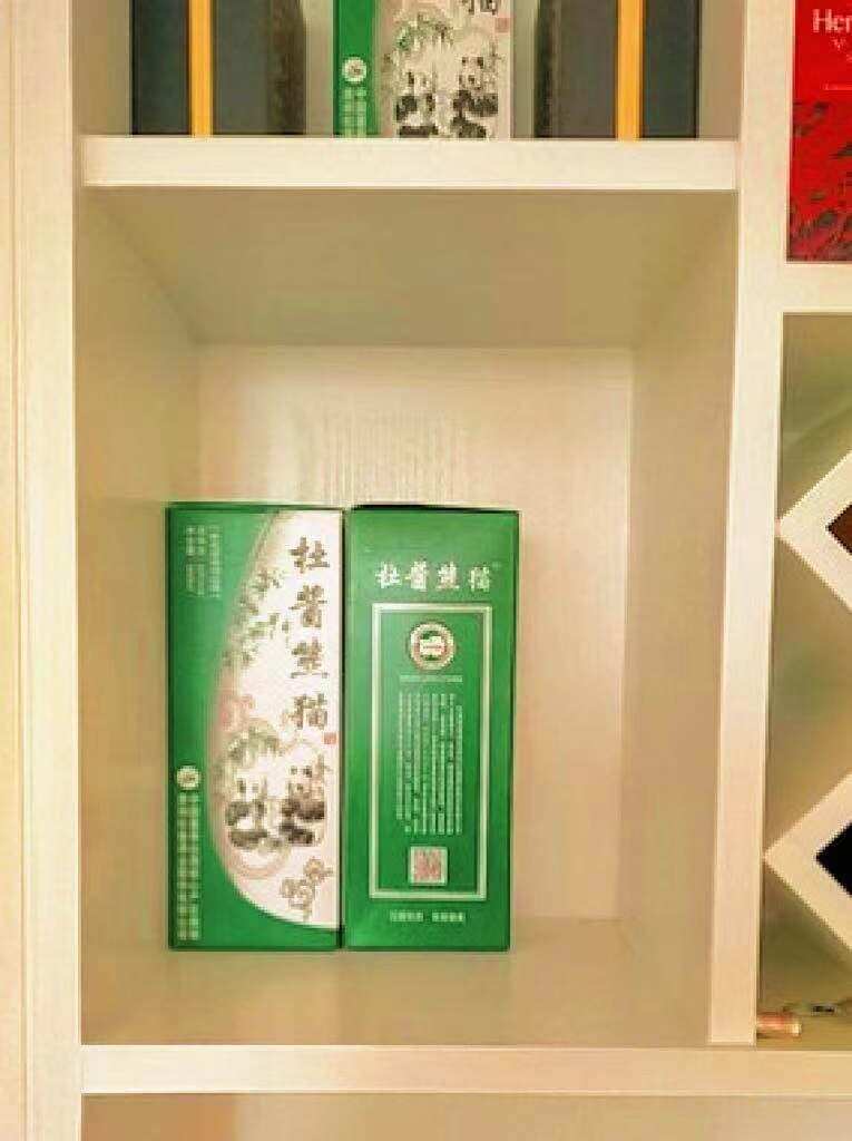 家樂福有一款“低調”酒，積壓在貨架底層落灰，導購員：不識貨