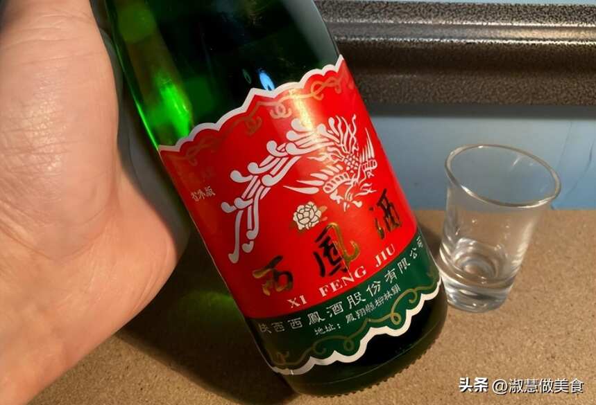 太離譜！成本幾塊錢的酒水，包裝后竟賣到幾百上千塊，咋做到的？