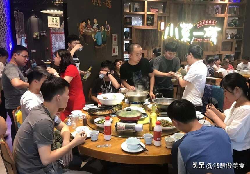 在飯局上喝酒時，學會3句“萬能開場白”，讓大家對你贊不絕口