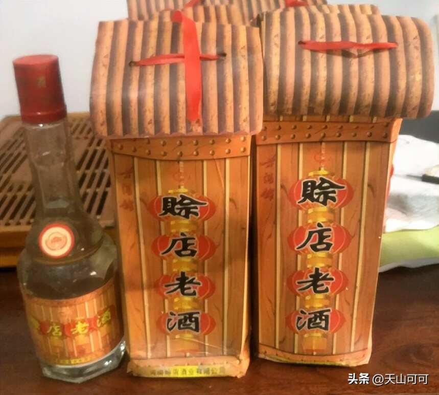 河南退休大爺曬出自己的酒柜，幾十款酒眼花繚亂，卻沒有一款名酒