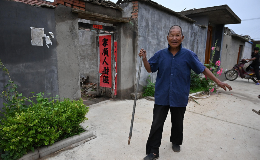 山東98歲農村爺爺，1天喝半斤白酒，生活方式奇特，總結出5點經驗