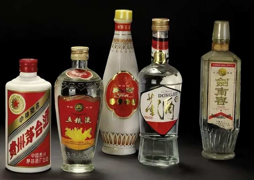 40年前，廣州小賣鋪“酒價”曝光，1瓶茅臺10塊，網友：后悔沒囤