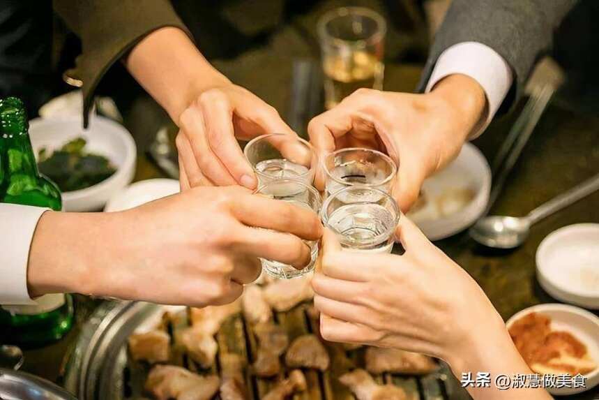 酒局上，不主動敬酒的人是裝清高？行家：這才是真正的“聰明人”