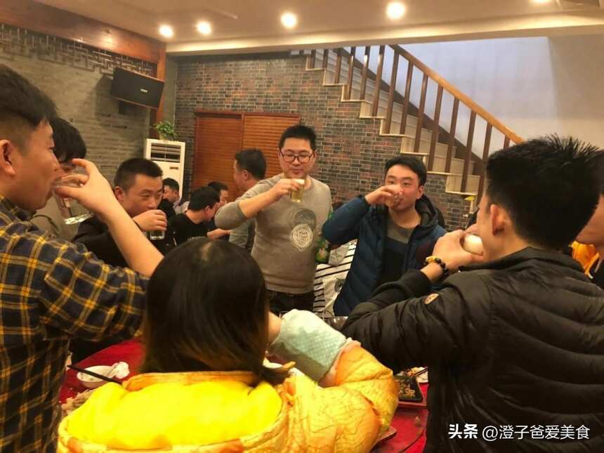 為啥啤酒摻白酒醉得更快？高低度酒能不能混著喝？行家：建議搞懂