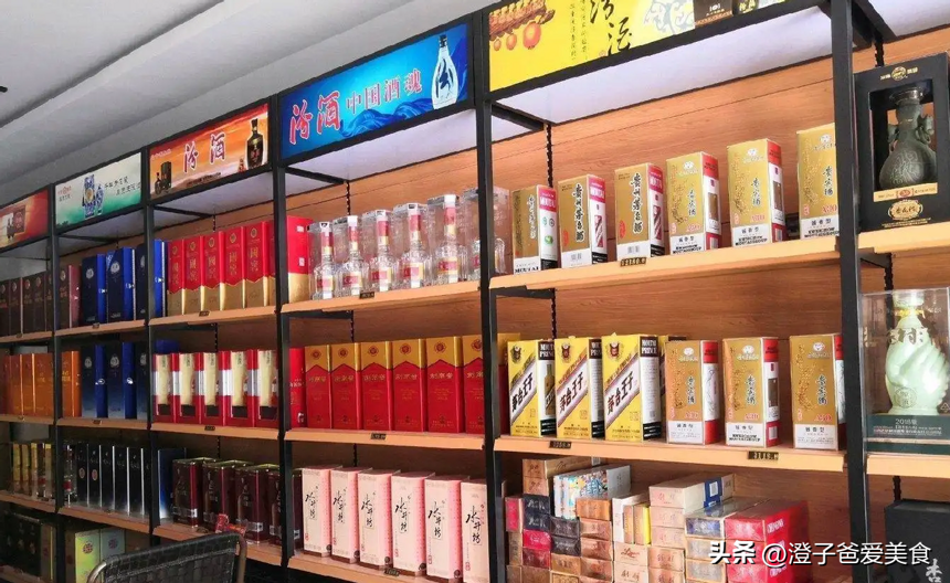 路邊煙酒店能賺錢嗎？一天到晚沒顧客還倒閉不了？老板：暗藏玄機