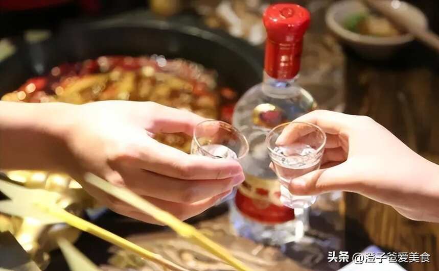 東北大哥好心態，3000月工資，酒水不能少，看看大哥都買啥吧