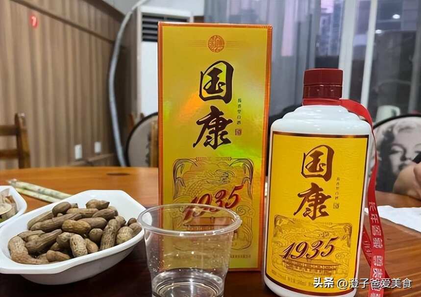 上海富豪愛藏酒，10年藏了80瓶茅臺，行家看完卻說：損失一套房