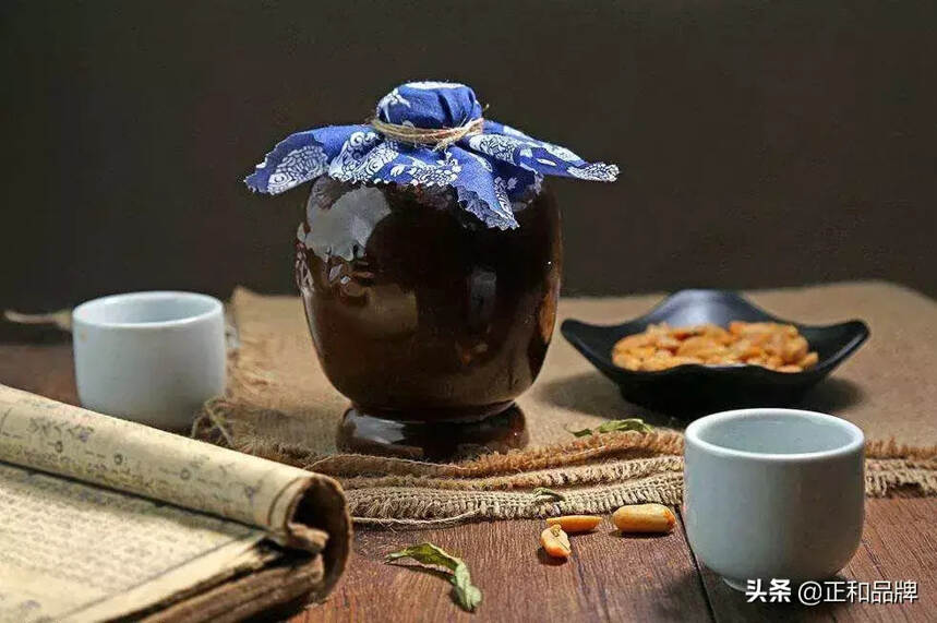 世間最雅，不過詩酒茶花