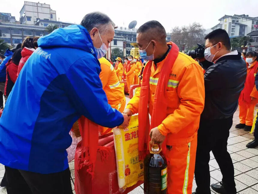 溫暖寒冬，致敬城市美容師——茅臺貴州省經銷商聯慰問環衛工作者